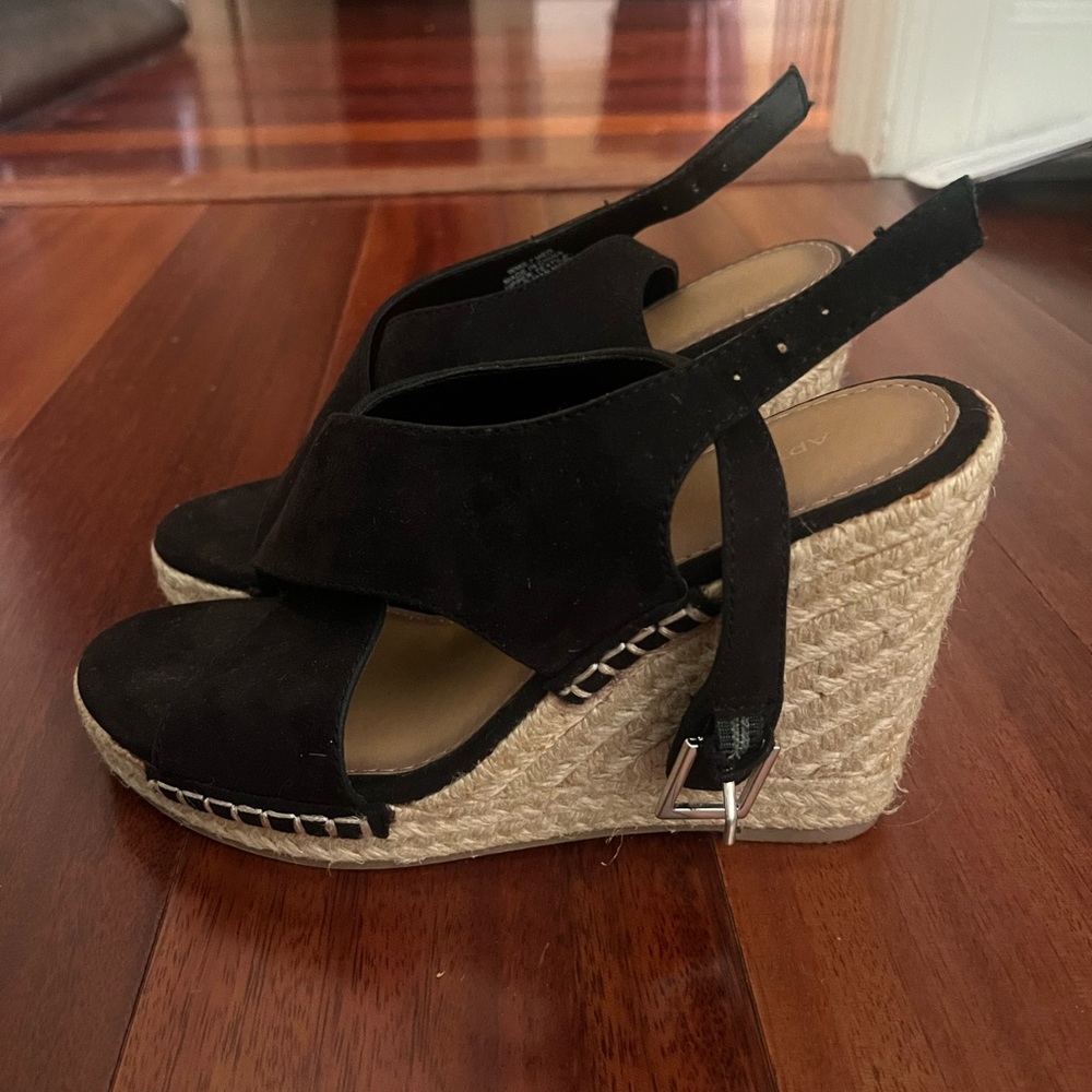 NWOT APT. 9 BLACK WEDGES SIZE 7